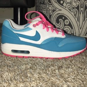 nike air max shoes !